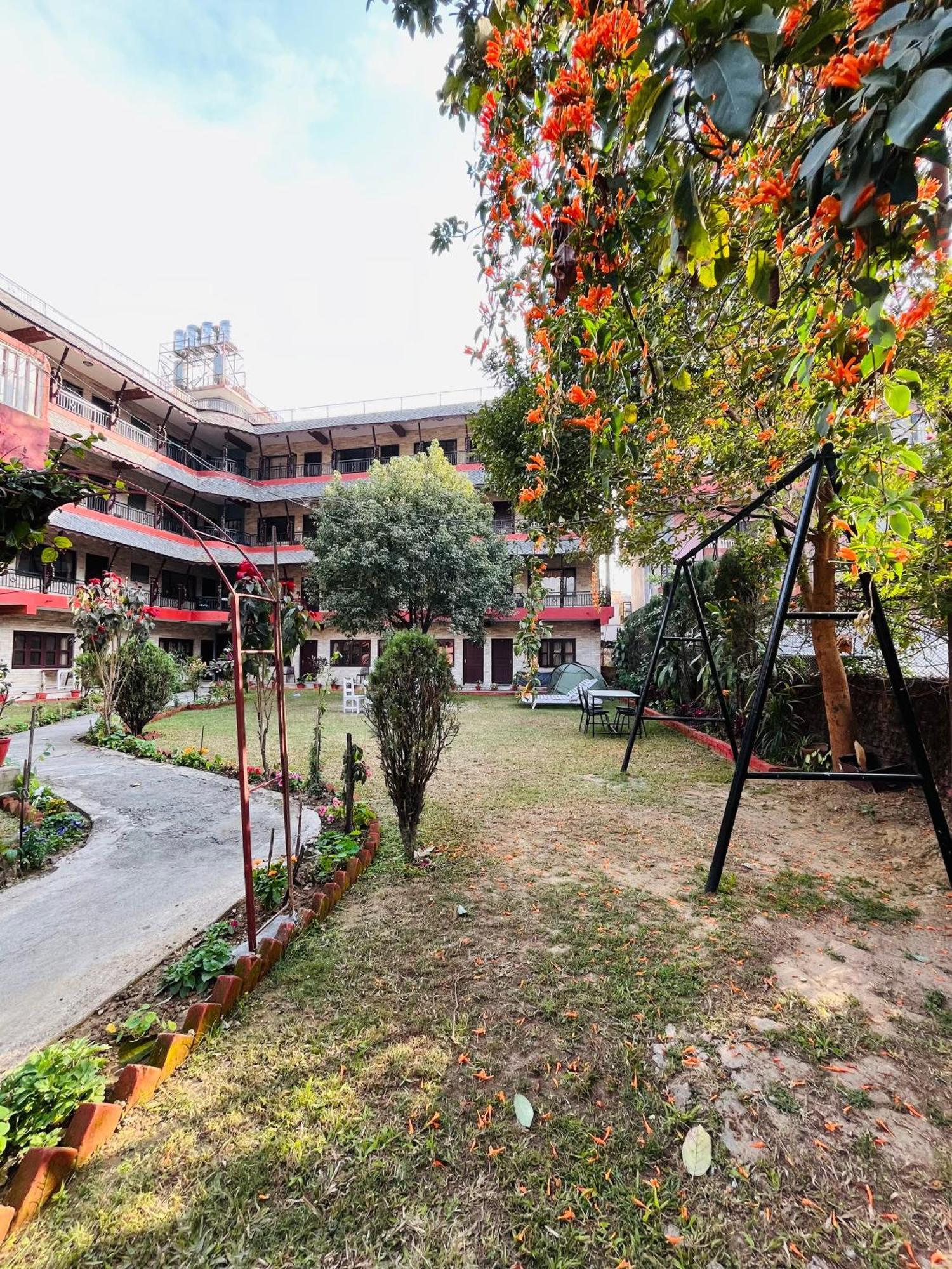 บัทเตอร์ฟลาย ลอดจ์ Hotel โพคารา ภายนอก รูปภาพ